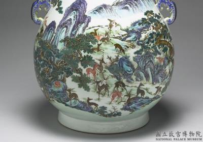 图片[3]-Zun vessel with handles and “Hundred deers” decoration in yangcai painted enamels, Qing dynasty, Qianlong reign (1736-1795)-China Archive